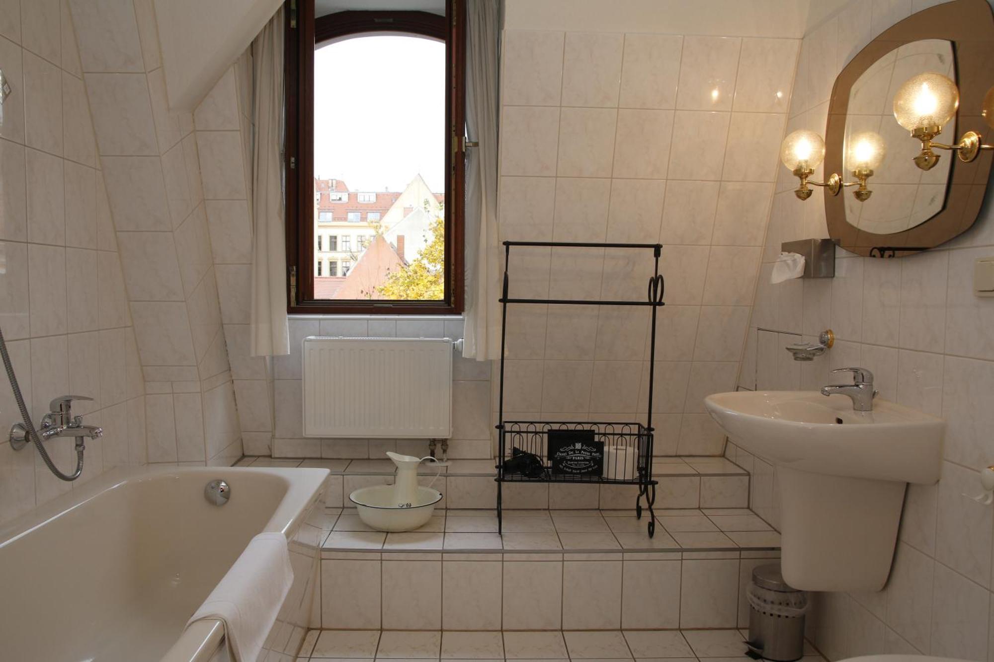 Hotel Zum Kloetzelmoench กอร์ลิตซ์ ภายนอก รูปภาพ