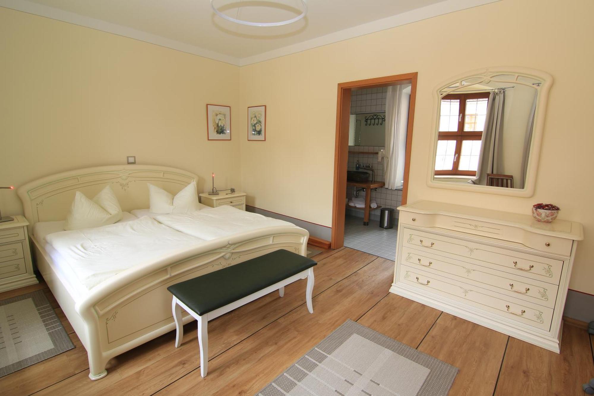 Hotel Zum Kloetzelmoench กอร์ลิตซ์ ภายนอก รูปภาพ
